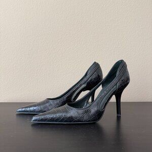 Almost new - Donald Pliner Couture Black Pointy Toe Heels Pumps, Size 7